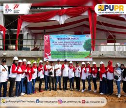 Para anggota Paguyuban Balai Kementerian PUPR Provinsi Riau disela-sela kegiatan penanaman pohon dalam rangka HUT ke-77 RI di lokasi proyek WWTP B1/IPAL Kota Pekanbaru, Sabtu (13/8/2022).(foto: istimewa)